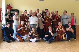 Schüler und Gäste in der Kampfkunstschule Rote Dschunke